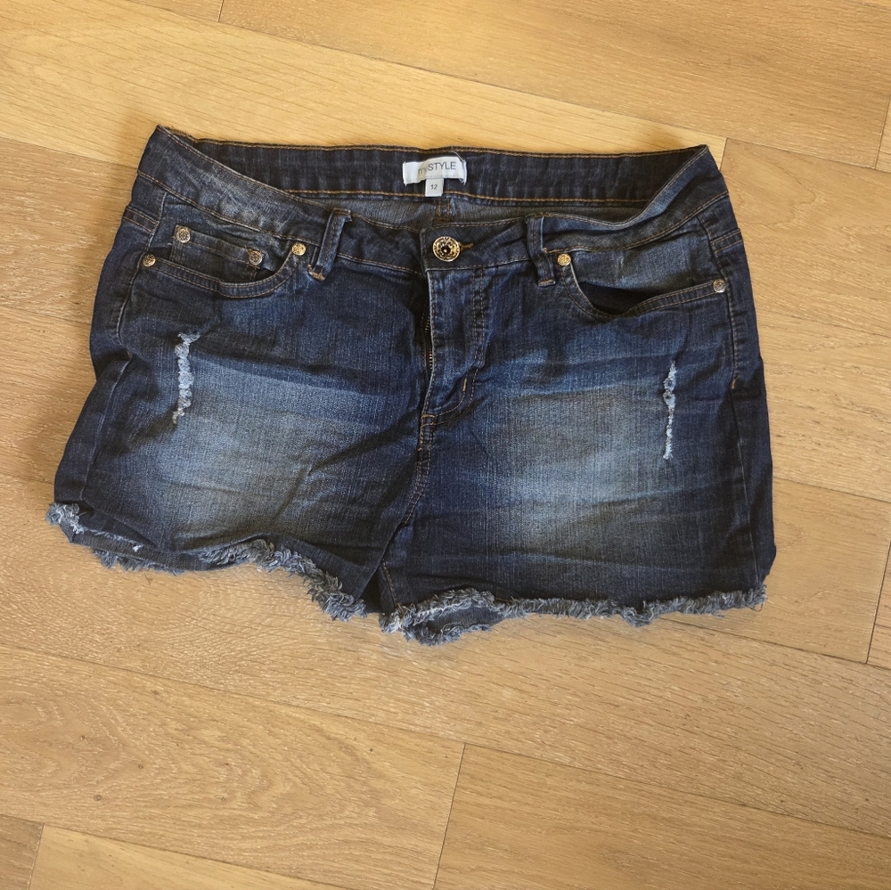 MY STYLE | NWOT Distressed Denim Shorts